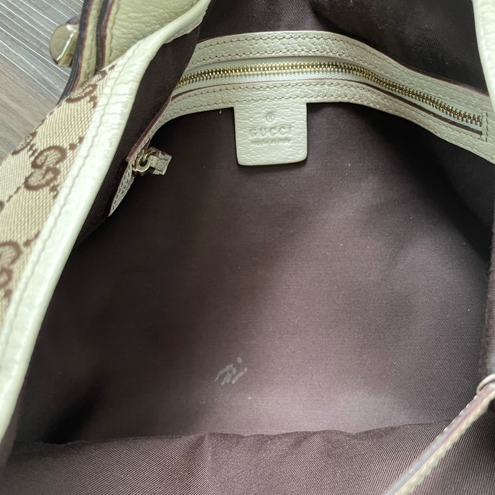 Gucci Shoulder Bag - Picture 10 of 11